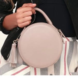 NWT lulus round crossbody taupe